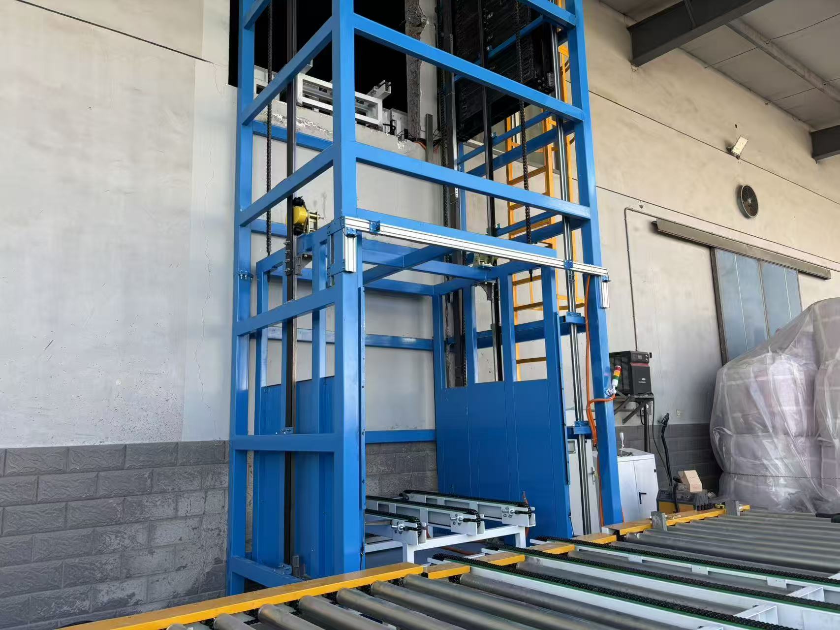 链轮驱动仅载货升降台3 (3).jpg